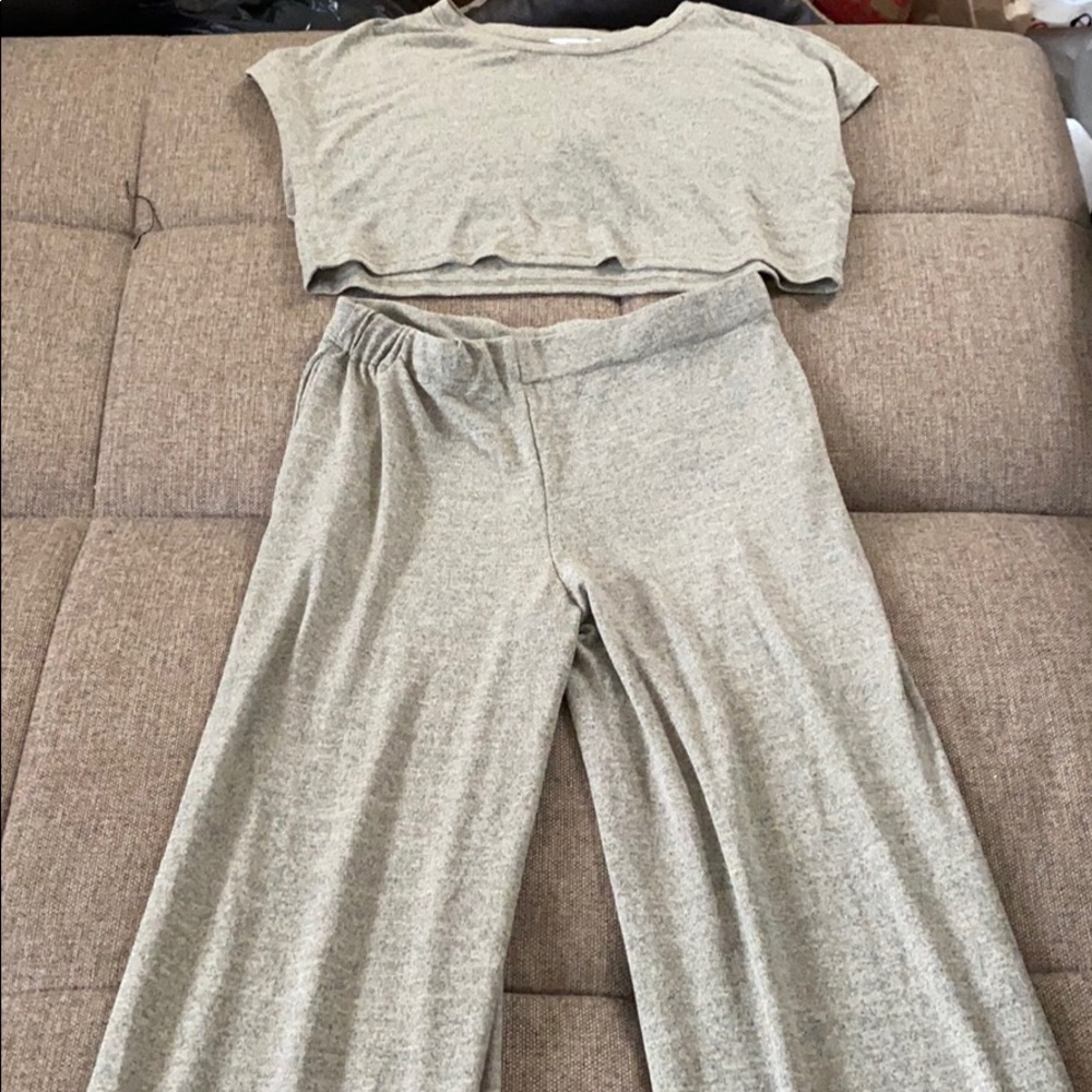 Never worn two piece crop top set